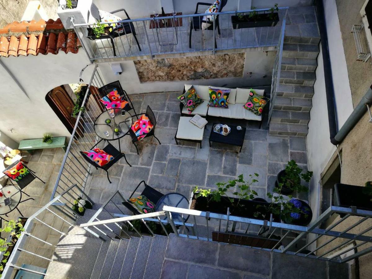 Cres Art Studio Lime Apartment Buitenkant foto